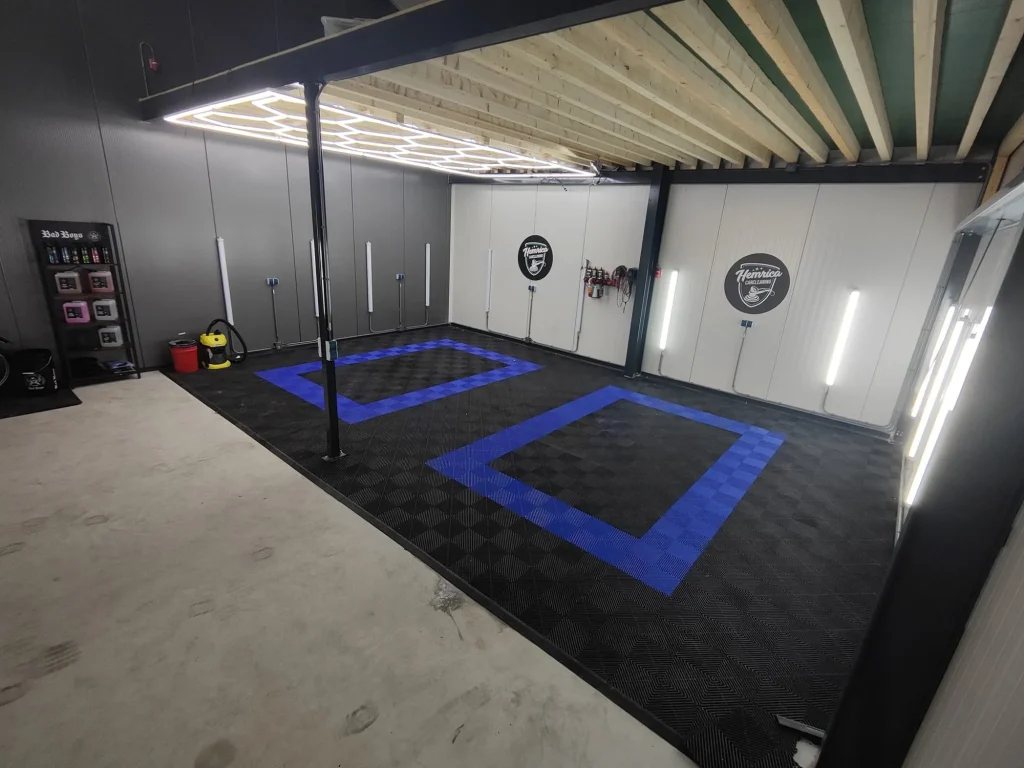 De detailingstudio van Hemrica Carcleaning in De Westereen