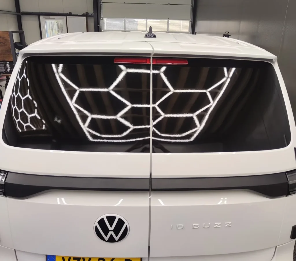 Achterruit belettering — na behandeling