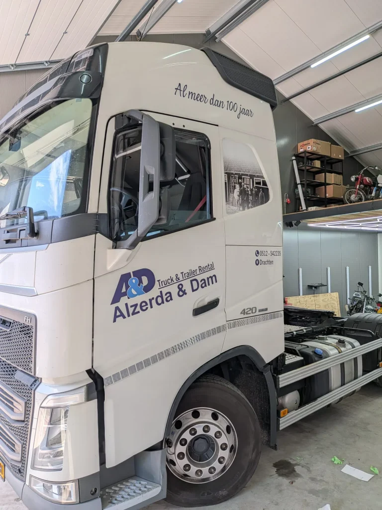 Alzerda & Dam: truckbelettering