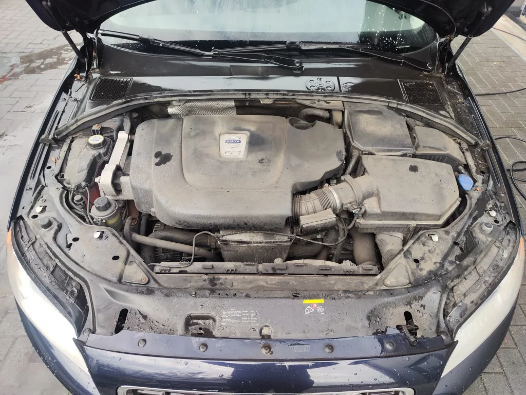 Motorruimte Volvo — voor behandeling